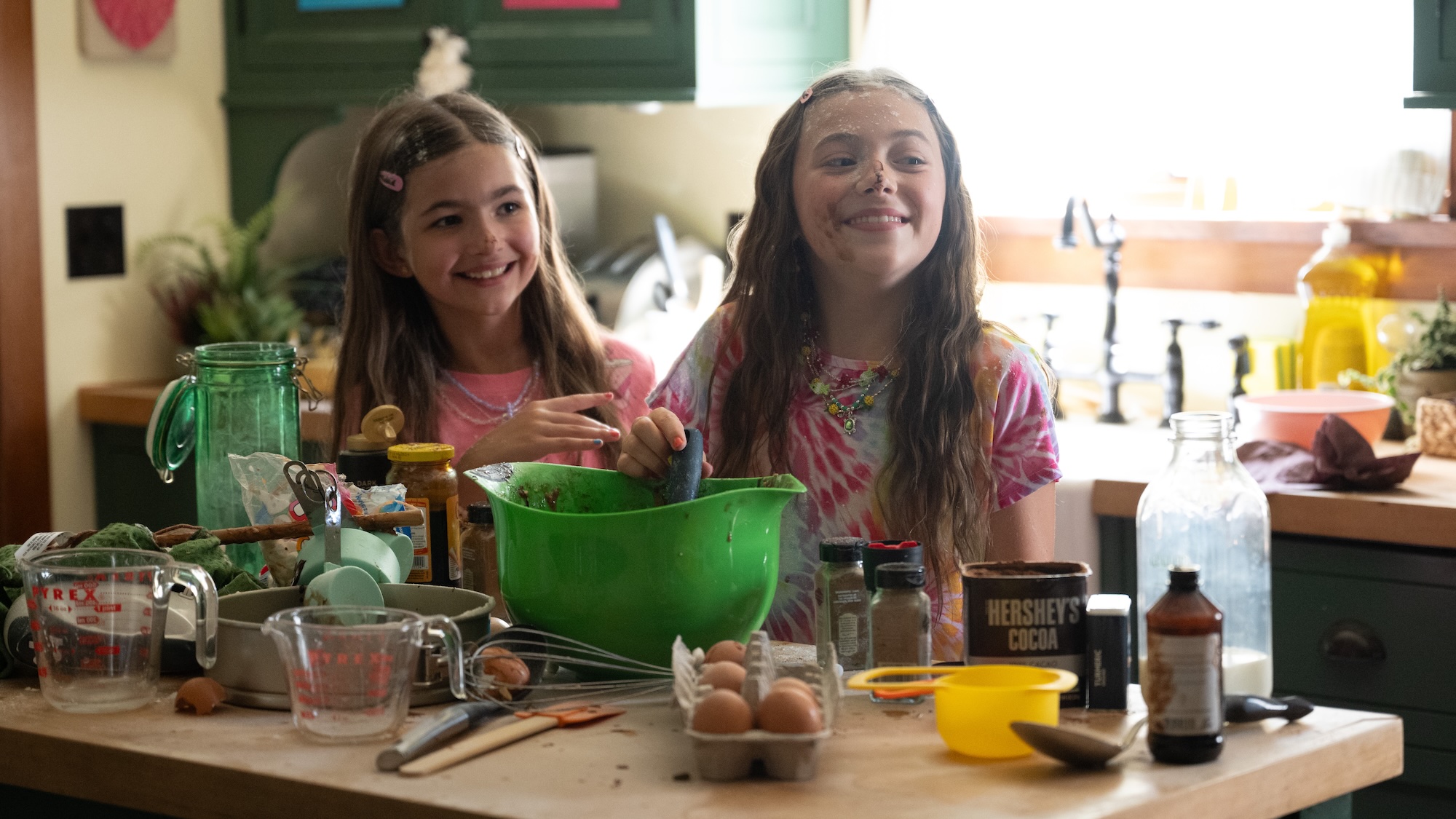 Jill and Isabelle when they're kids, making a baking mess in the kitchen in Voicemails for Isabelle