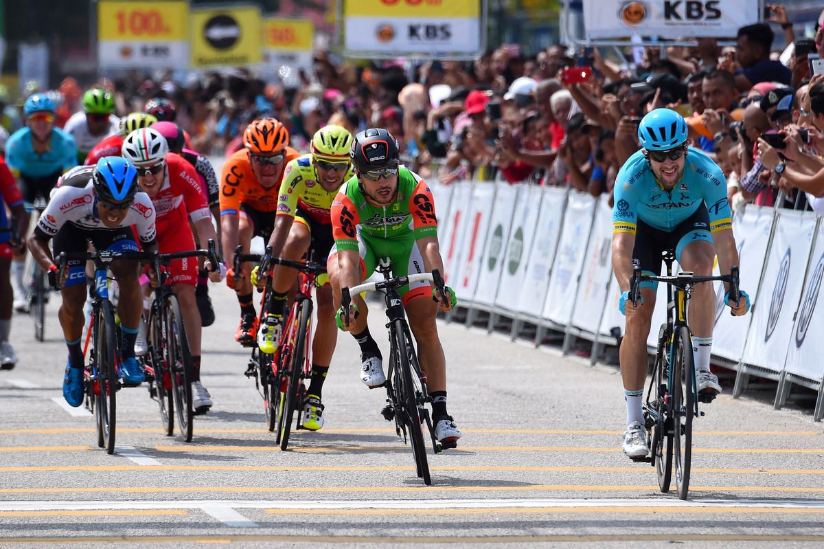 Riccardo Minali (Astana) edges out Andrea Guardini for the win