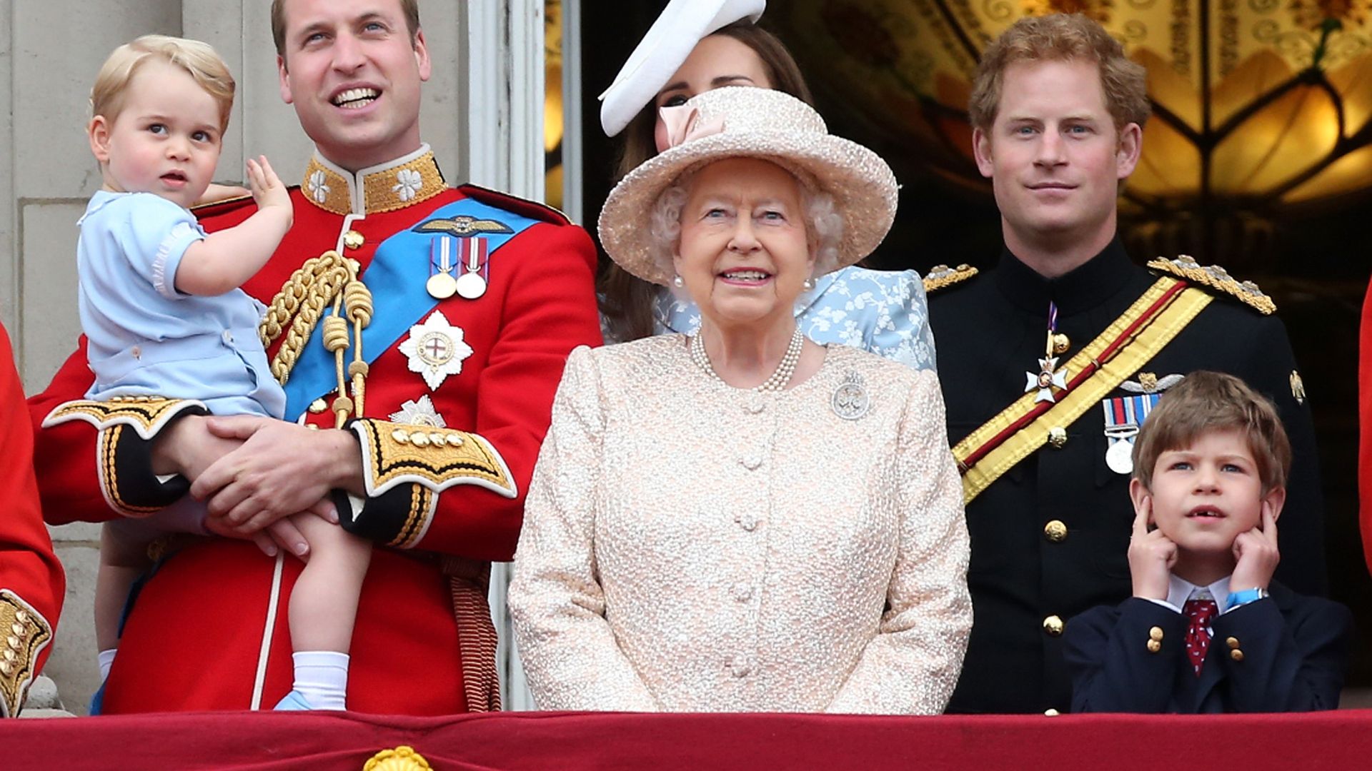 Queen Elizabeth II, surrounded by family including Princes William and Harry, on the balcony of Buckingham Palace in 2015