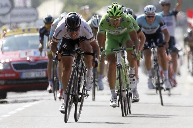 Mark Cavendish (Omega Pharma-QuickStep) outsprints points leader Peter Sagan (Cannondale) for the win in the stage 13 finale