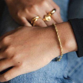 hewellery gifts twisted gold chain bracelet on woman's hand