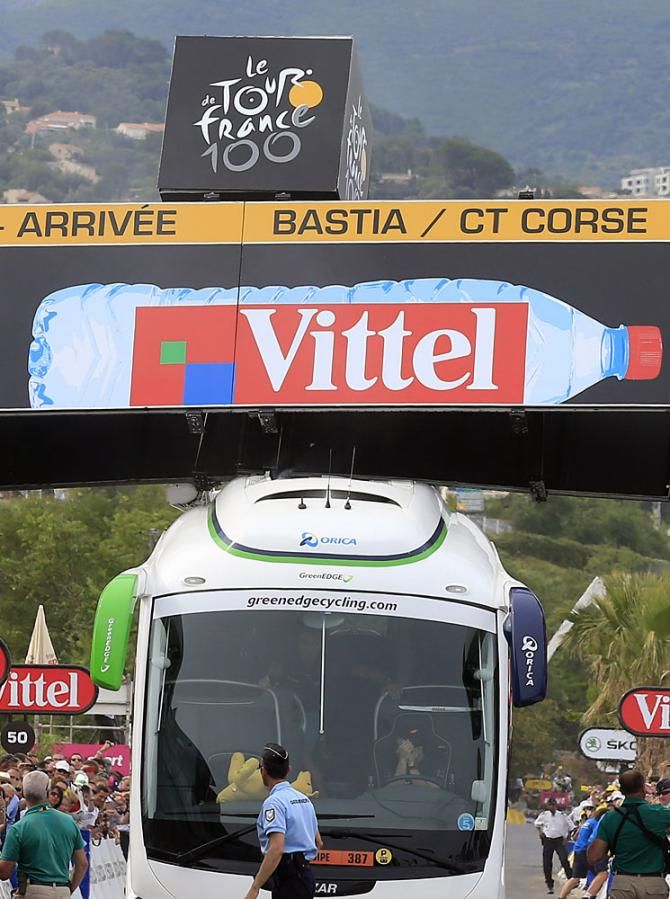 The Orica-GreenEdge bus got stuck under the finish line not long before the stage finish.