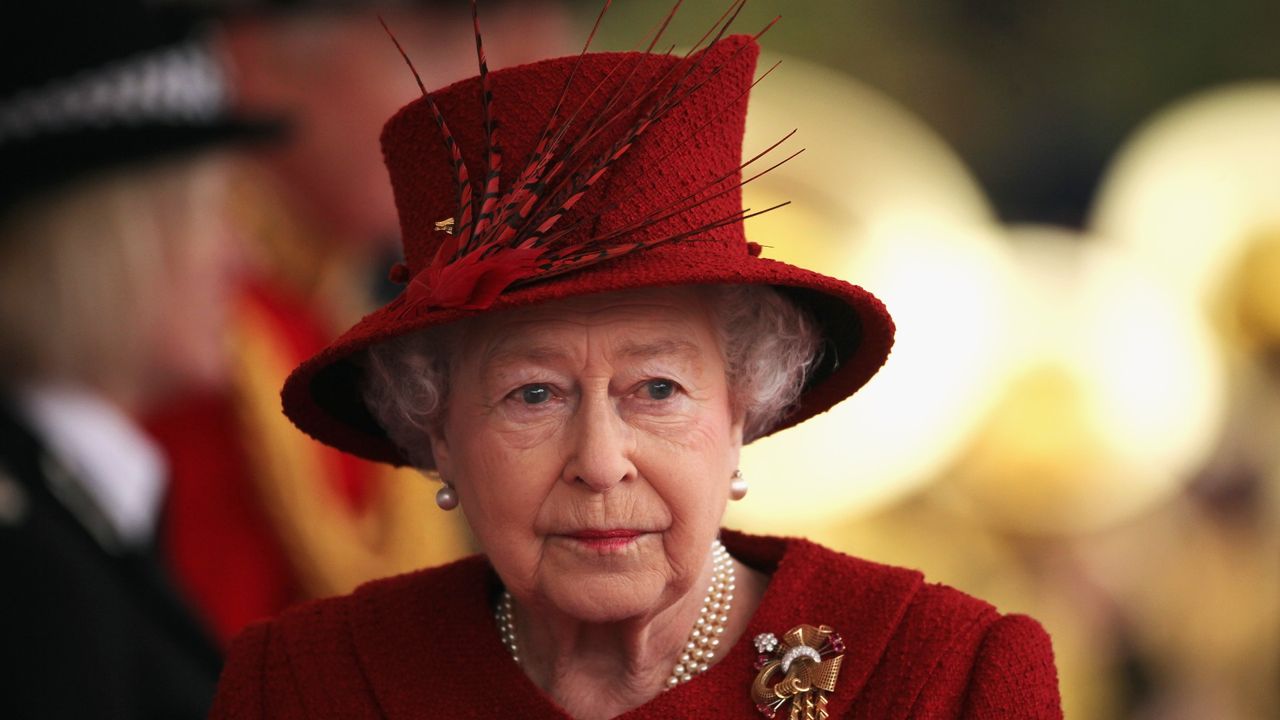 Queen Elizabeth II arrives to greet the Emir of Qatar, Sheikh Hamad bin Khalifa al Thani to her Windsor residence on October 26, 2010 in Windsor, England