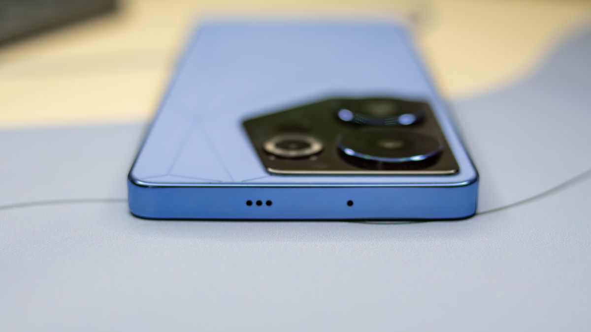 Tecno Camon 20 Premier top side showing the speaker grille