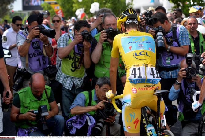 The photo pit getting a few more snaps on Vincenzo Nibali (Astana)