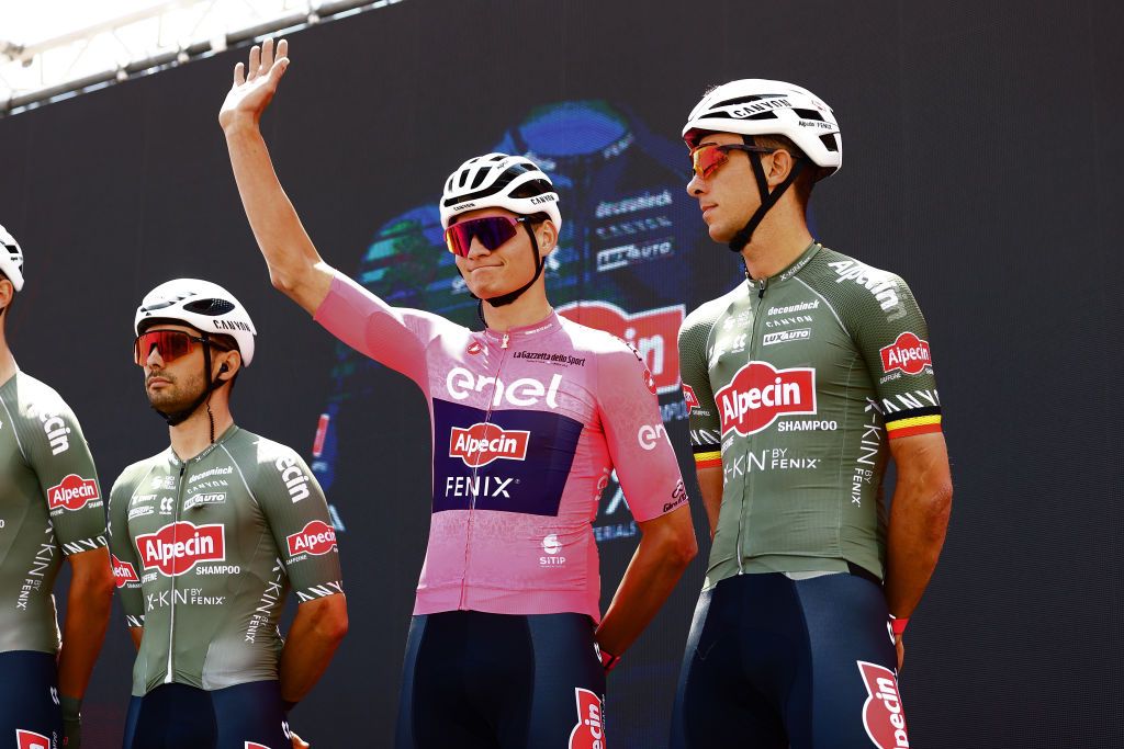 Mathieu van der Poel with his Alpecin-Fenix teammates at the Giro d&#039;Italia