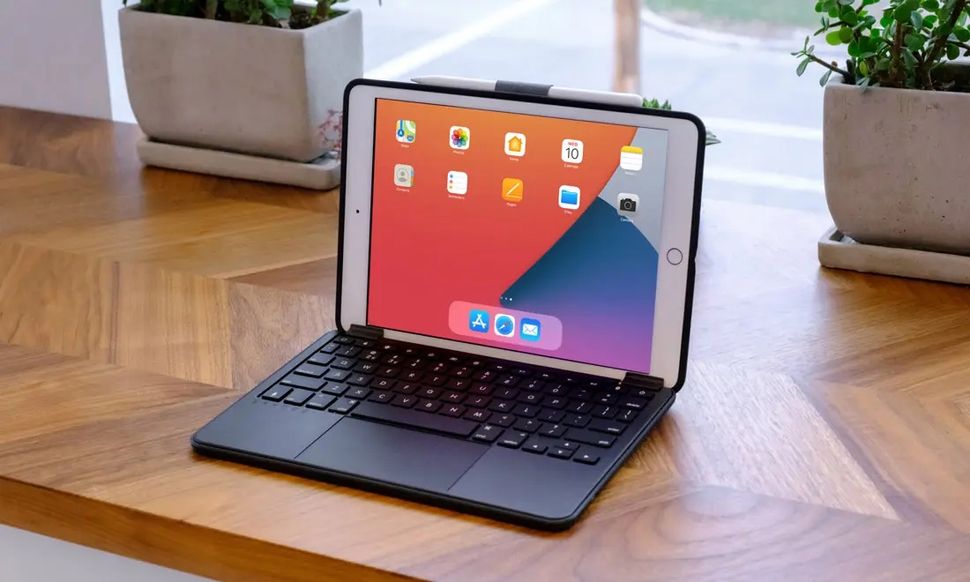The popular Brydge 10.2 MAX+ keyboard and trackpad is 30 off right now