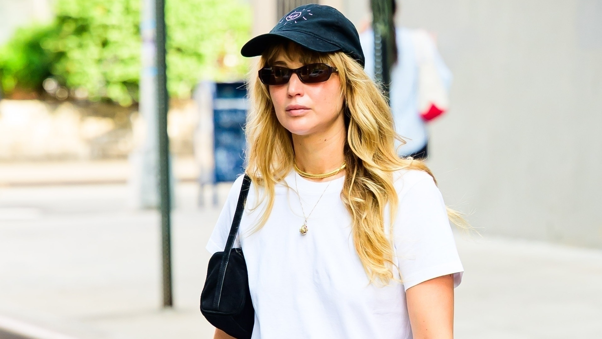 Jennifer Lawrence wore the toe ring sandal trend with low-rise jeans and a white T-shirt in NYC