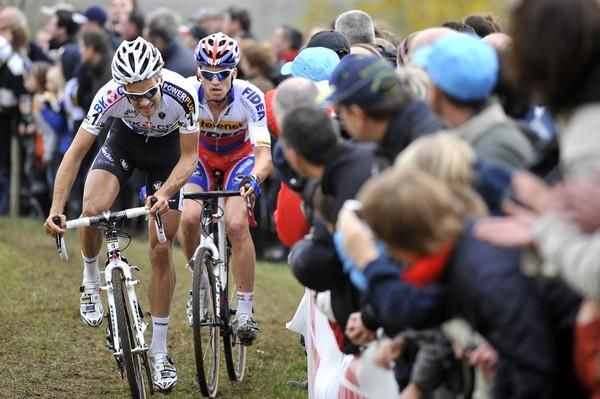 Niels Albert and Zdenek Stybar giving it their all.