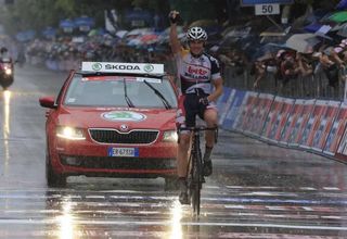 Lotto Belisol's Adam Hansen wins a rain-soaked stage 7 at the 2013 Giro d'Italia in Pescara