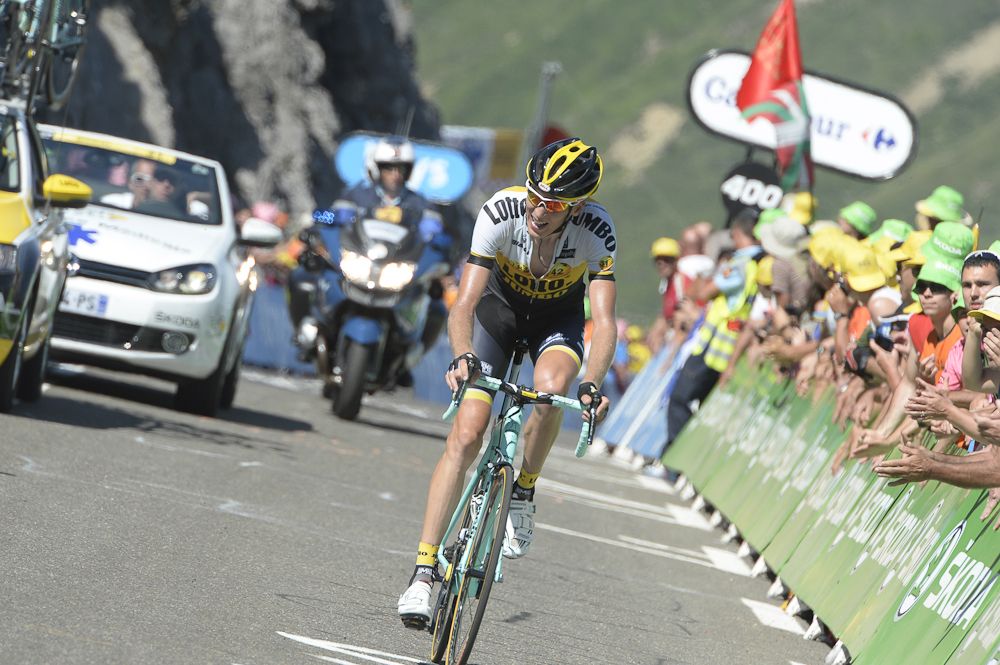 Robert gesink put in a late attack but was swept up by the leaders.