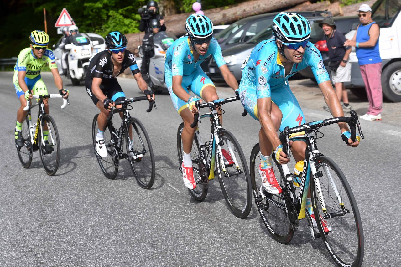 Paolo Tiralongo drives the attack on stage 5 with Aru, Porte and Contador in tow