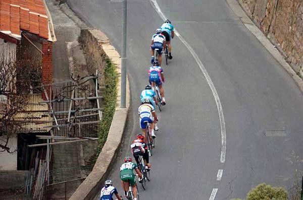 Milram leads the chase down the Poggio