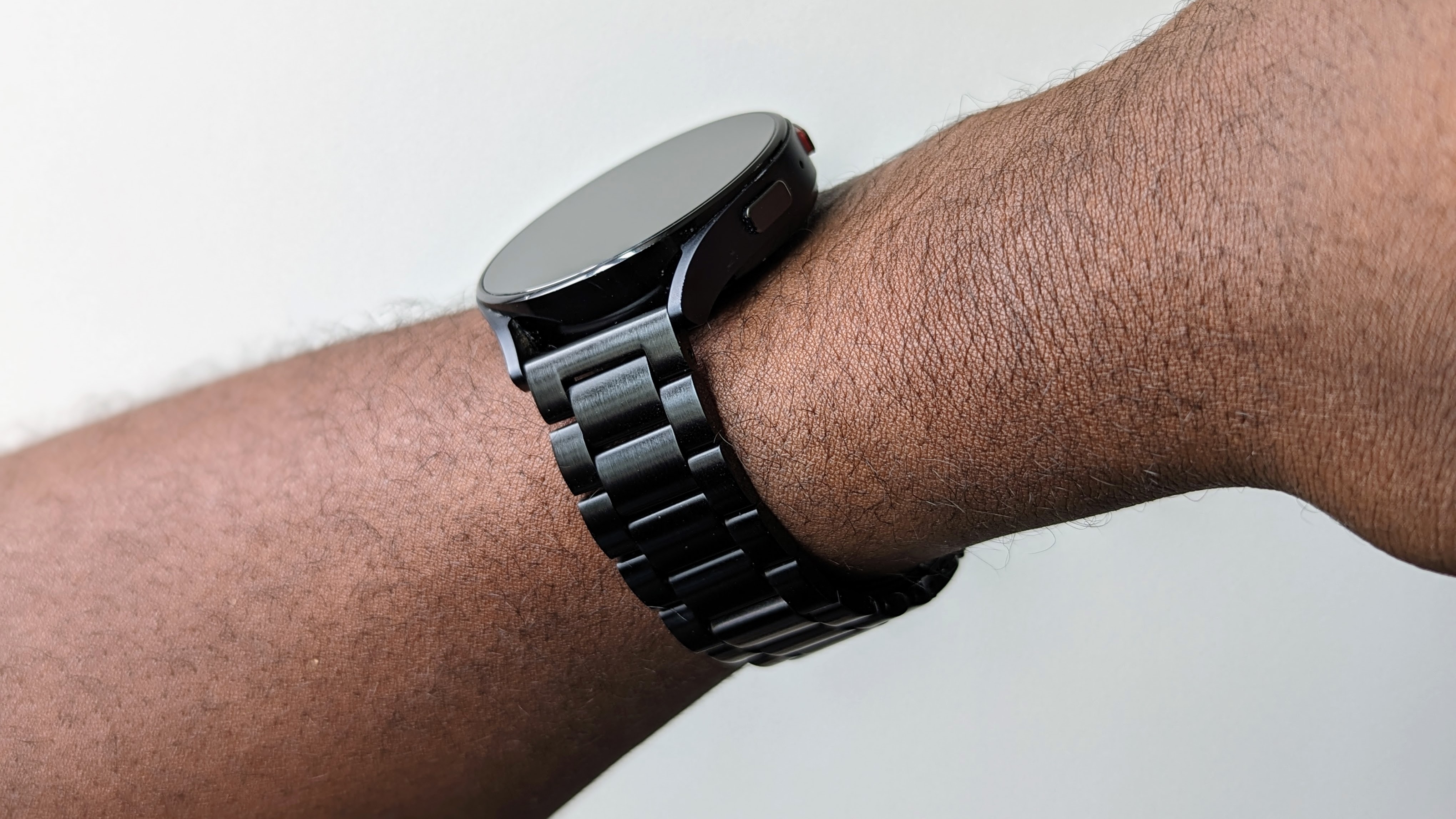 Usando a pulseira de relógio Spigen Modern Fit para o Galaxy Watch 5