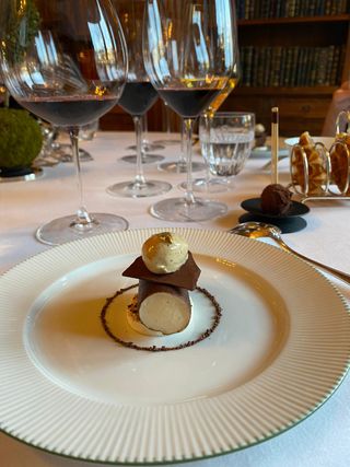 Dessert on white plate at Le Clarence restaurant, Paris