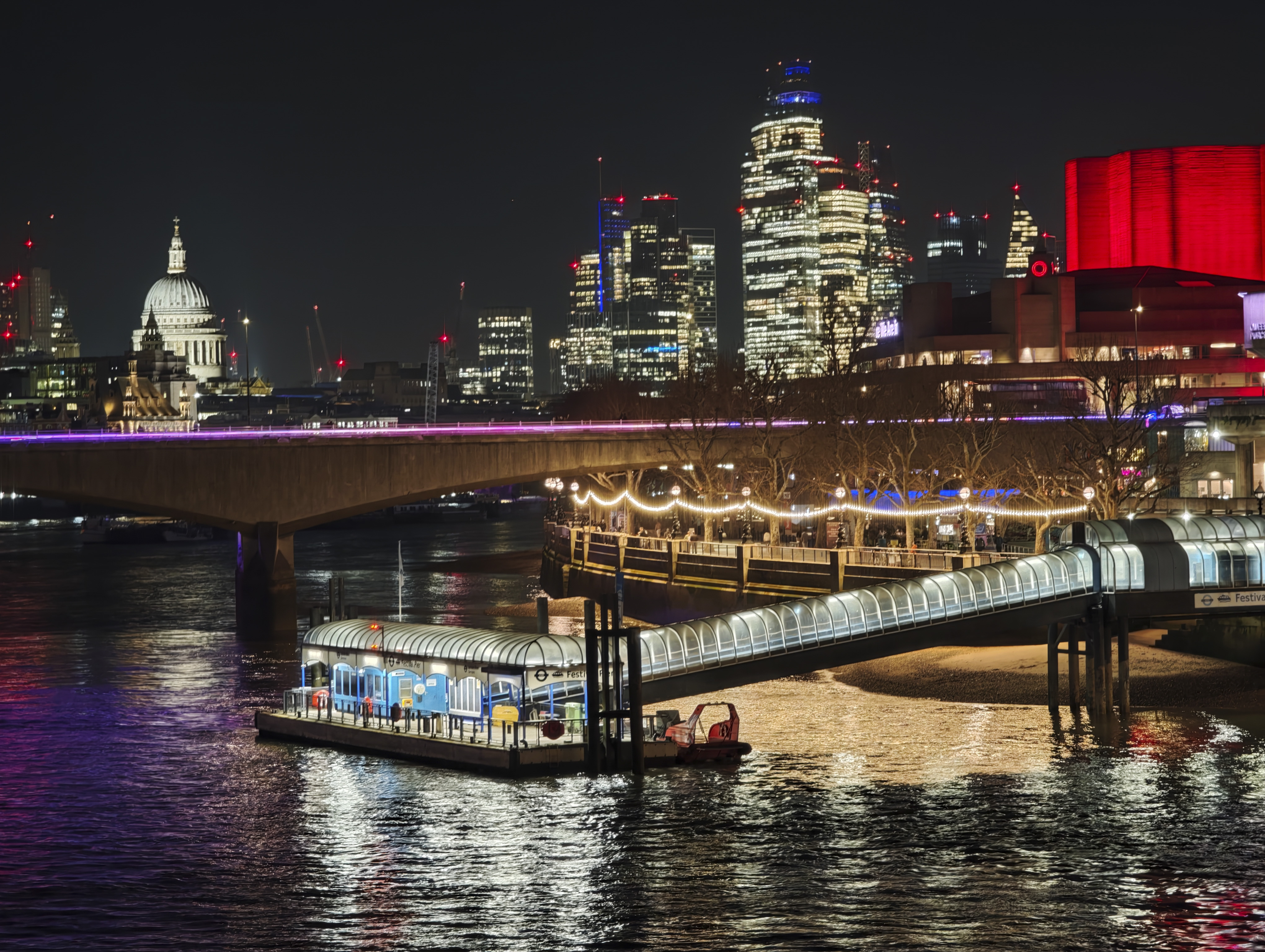 Xiaomi 15 Ultra sample photos; the river Thames, London, at night