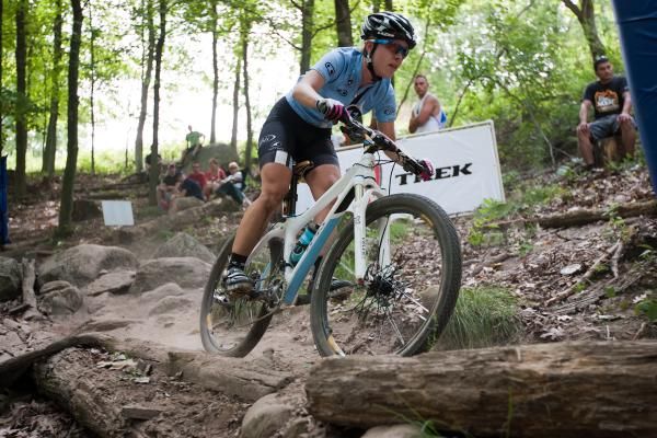 Chloe Woodruff (Crank Brothers Racing) finds herself with a gap in the field.