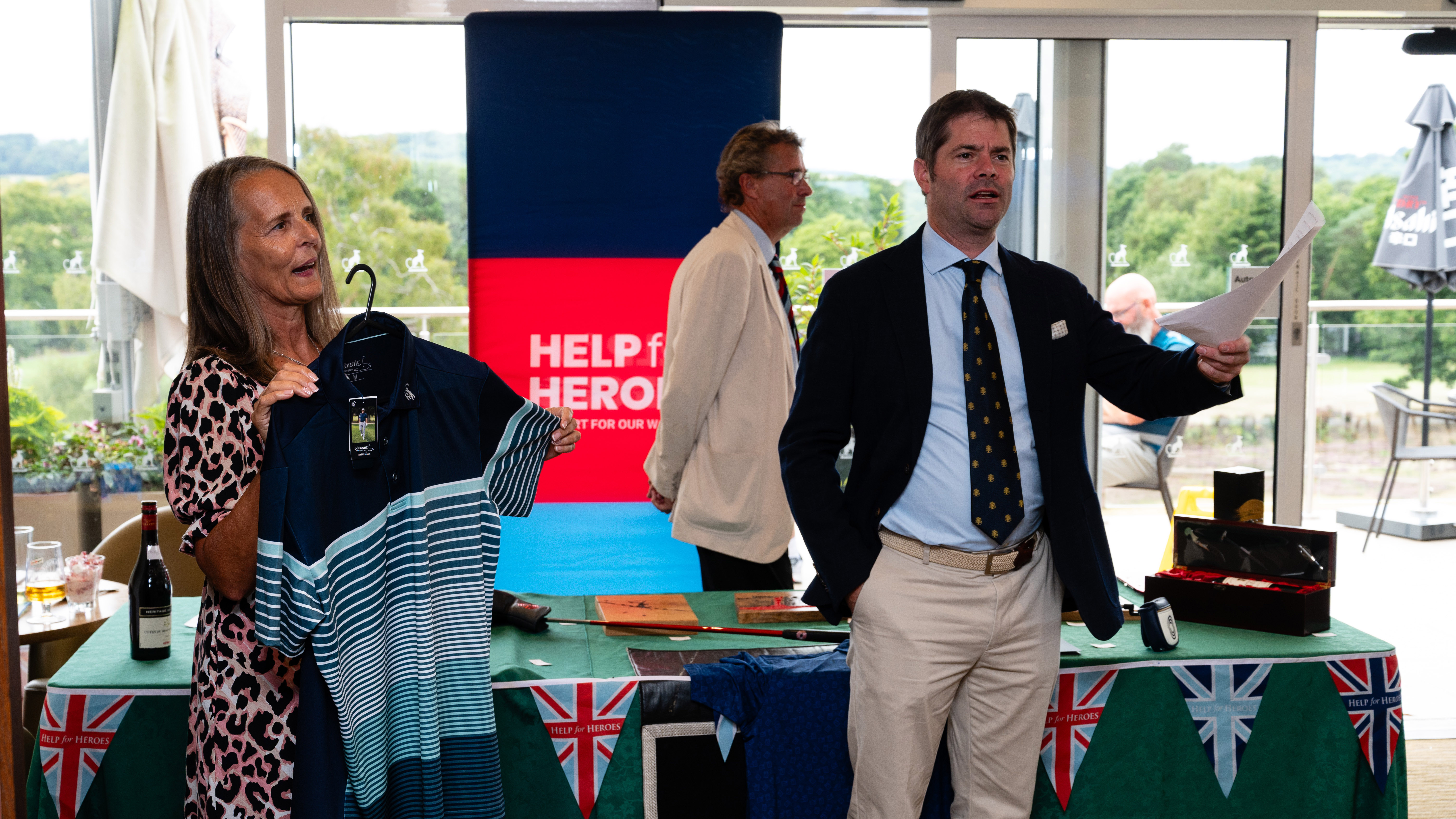 Simon Bratt Conducts The Auction