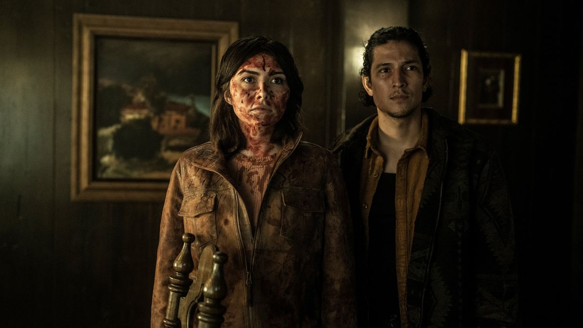 Daniella Pineda and Danny Ramirez in Tales of the Walking Dead season 1 episode 6