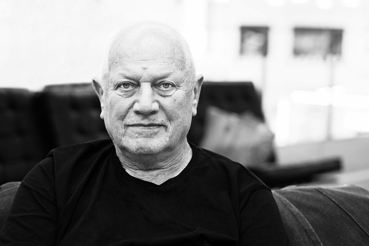 Steven Berkoff: “I have pics that are worthy of Cartier-Bresson”