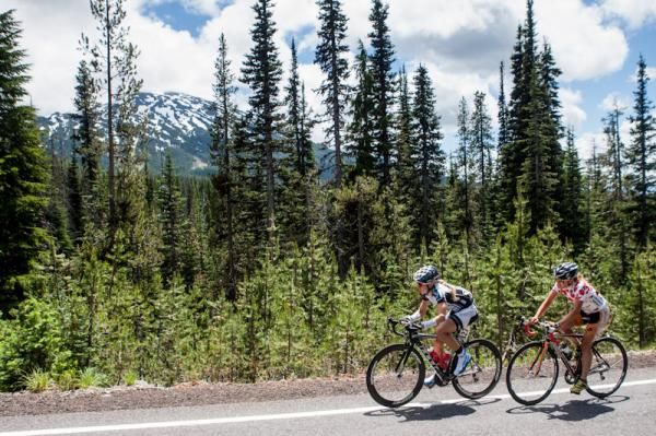 Only 2 riders left out of the women's break