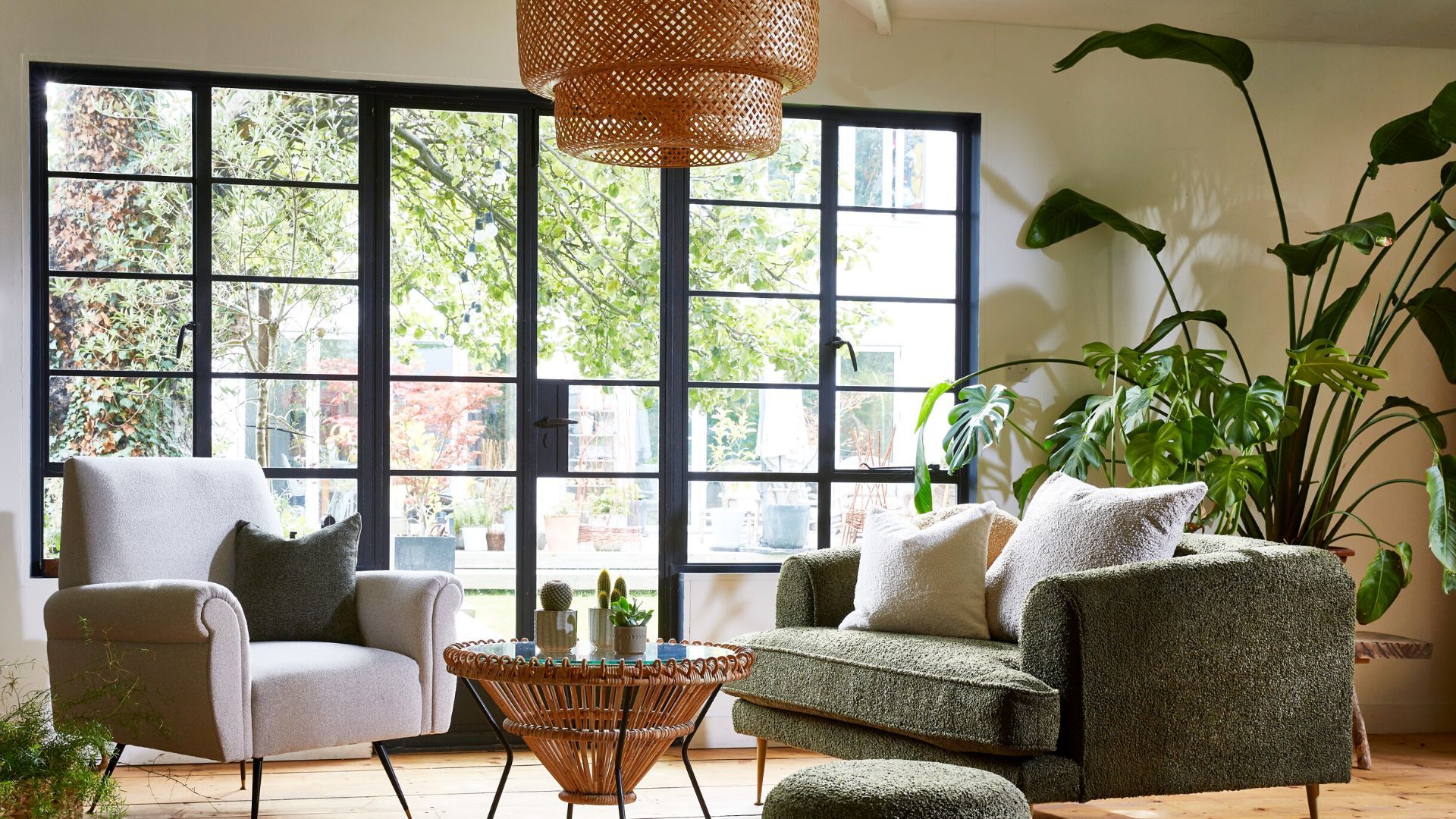 a living room in warm natural hues to illustrate the color trends 2023