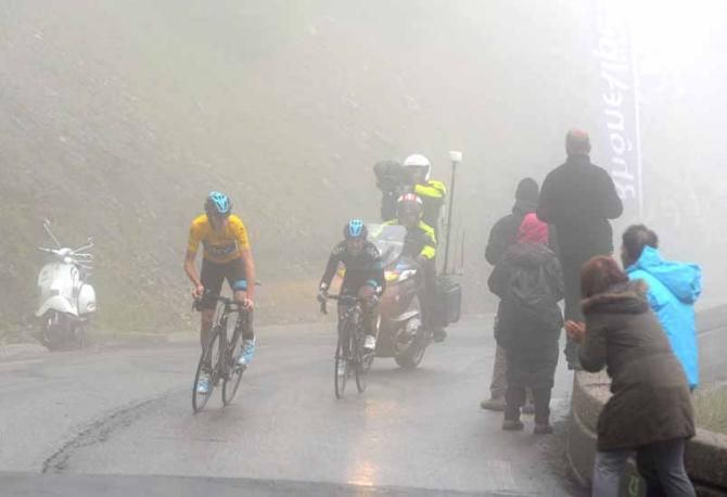 Chris Froome and Richie Porte in pursuit of Alessandro De Marchi.