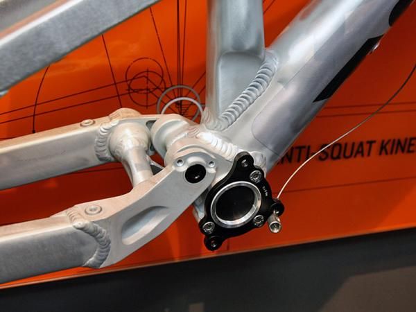 The new Canyon Torque FRX can accommodate front derailleurs or chain guides.