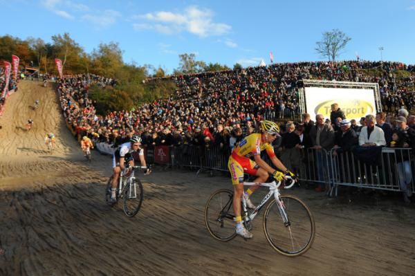 Sven Vanthourenhout (Sunweb - Revor) leads Dieter Vanthourenhout (BKCP - Powerplus)