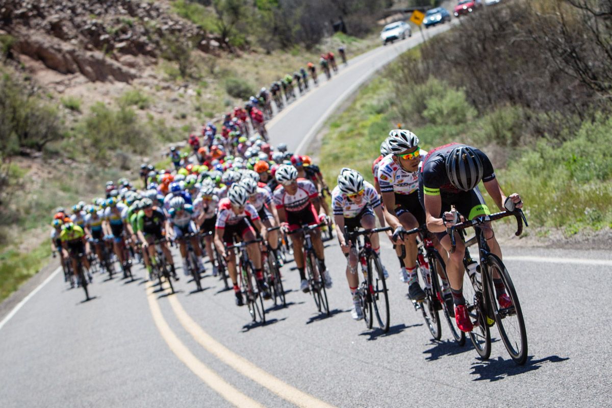 The men take up the chase with only 25 kilometres left