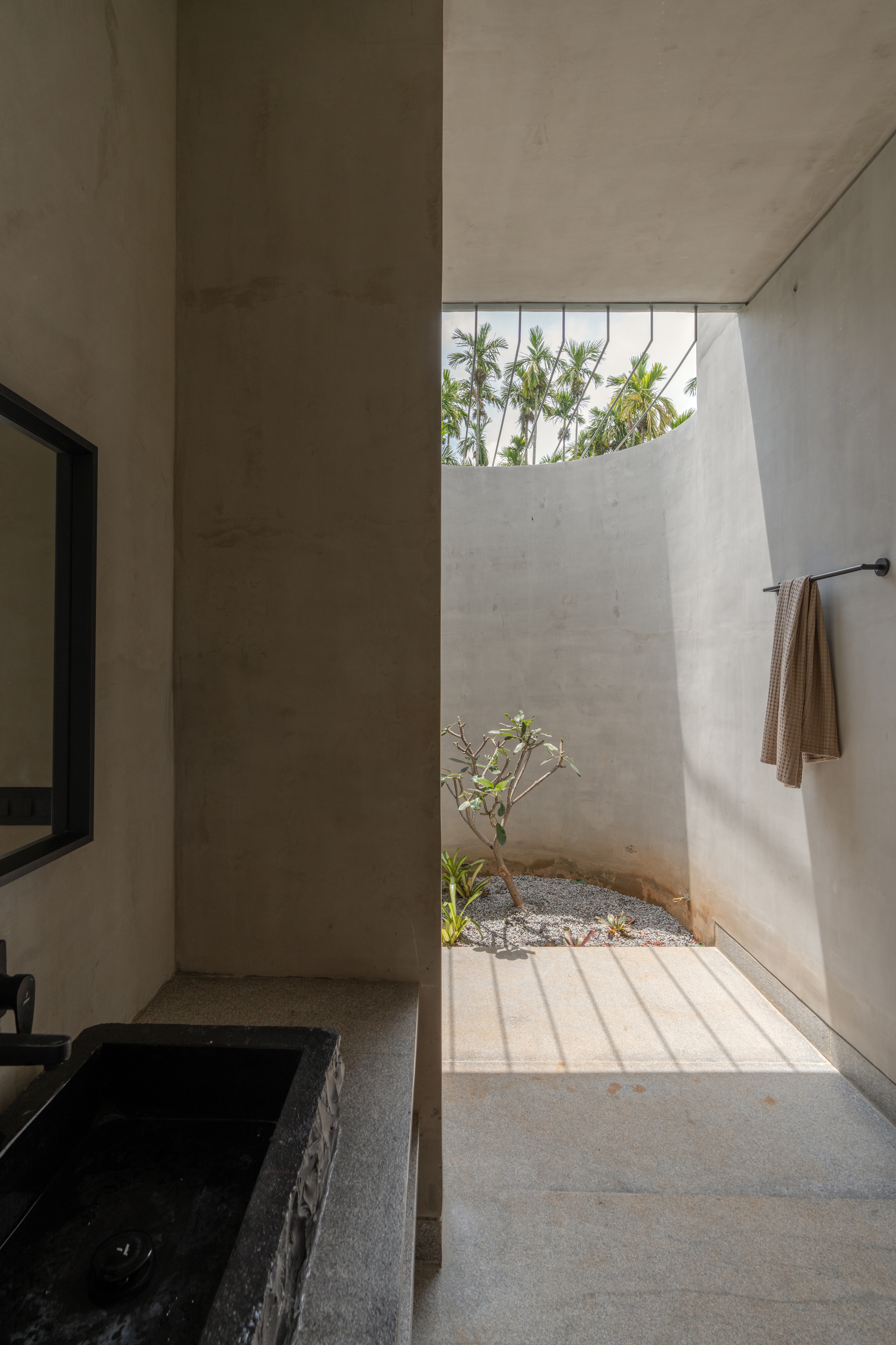 The downstairs bedrooms have en-suite bathrooms that are open to the sky