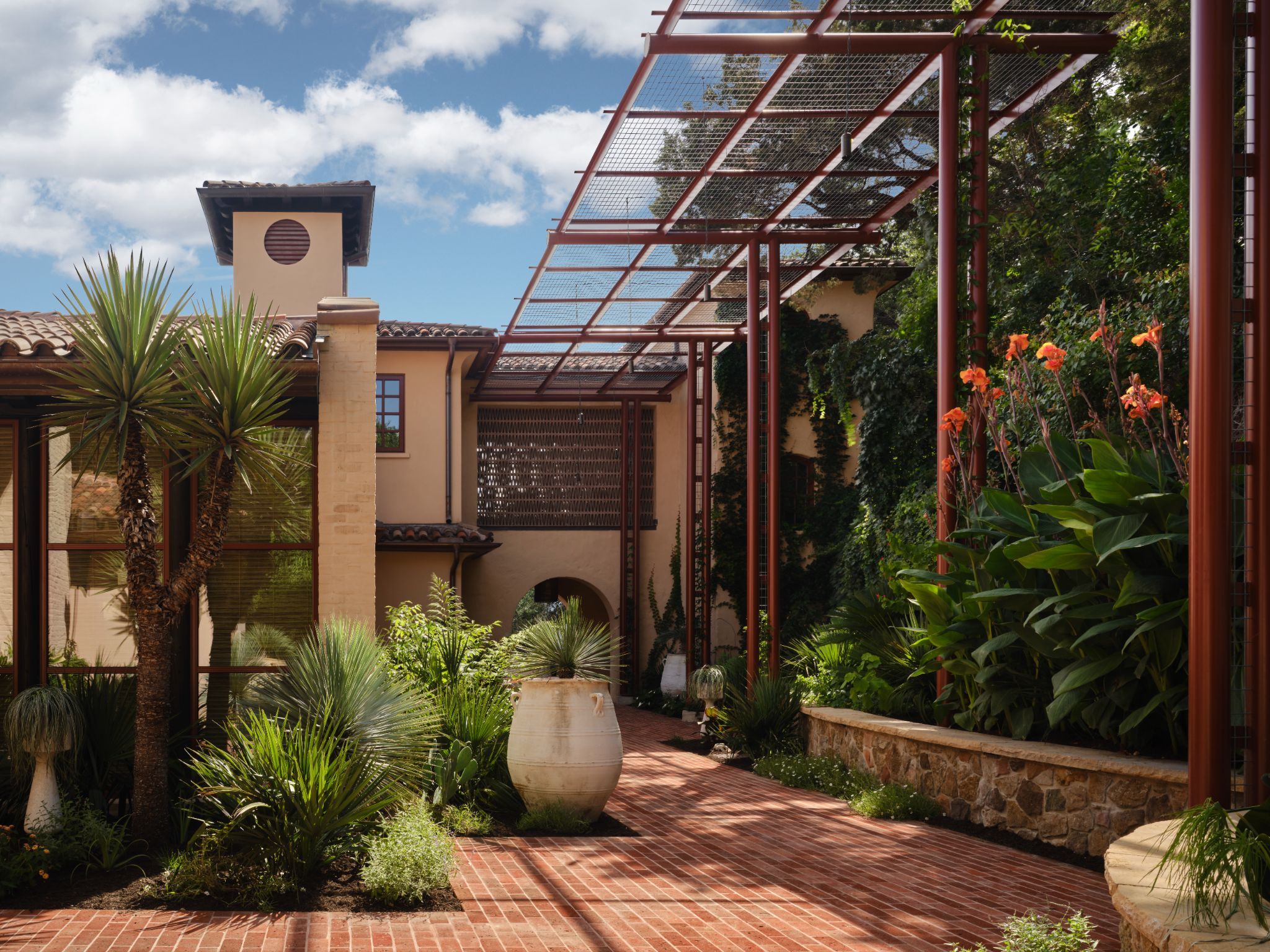 How an Austin home went from 'Texan Tuscan' to a lush, layered escape inspired by the Alhambra