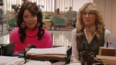 KATHERINE HEIGL as TULLY and SARAH CHALKE as KATE in episode 103 of FIREFLY LANE
