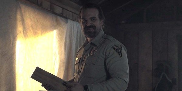 Watch Stranger Things' David Harbour Do The Hopper Dance With A Bunch ...