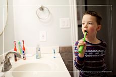 kid using electric toothbrush