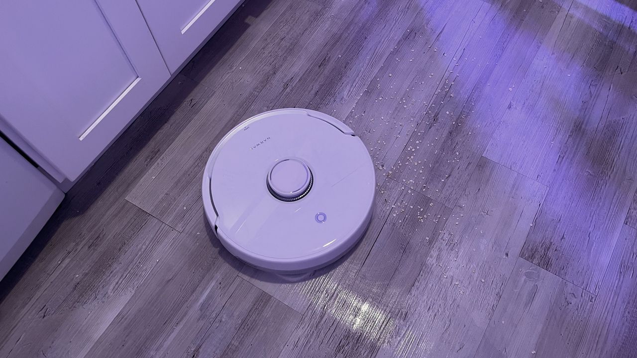 narwal freo almost finishing vacuuming oats