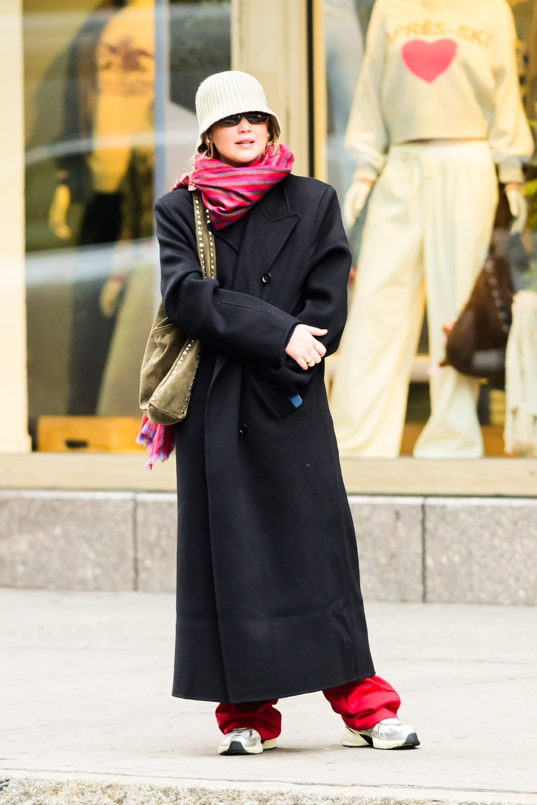 Jennifer Lawrence spotted in New York wearing chunky Nike trainers, one of the biggest trainer trends of 2026