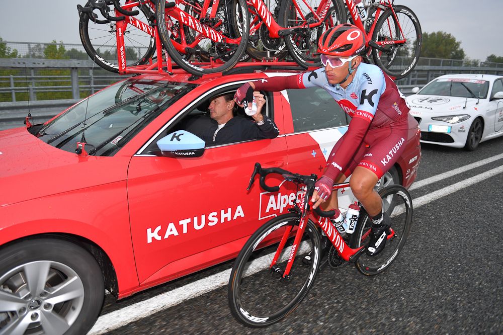 Jhonatan Restrepo stops at the Katusha team car