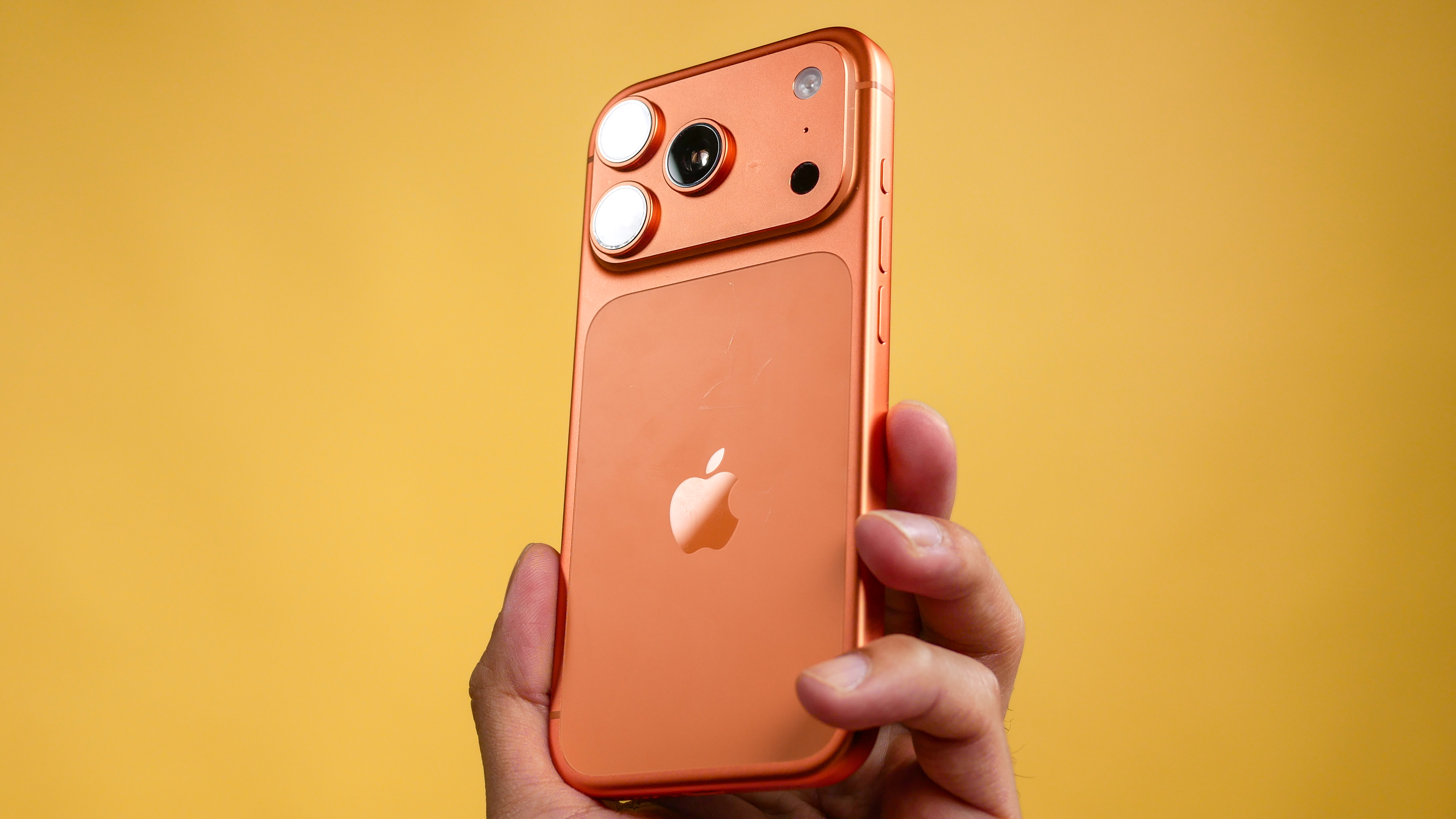 درب خش دار آیفون 17.