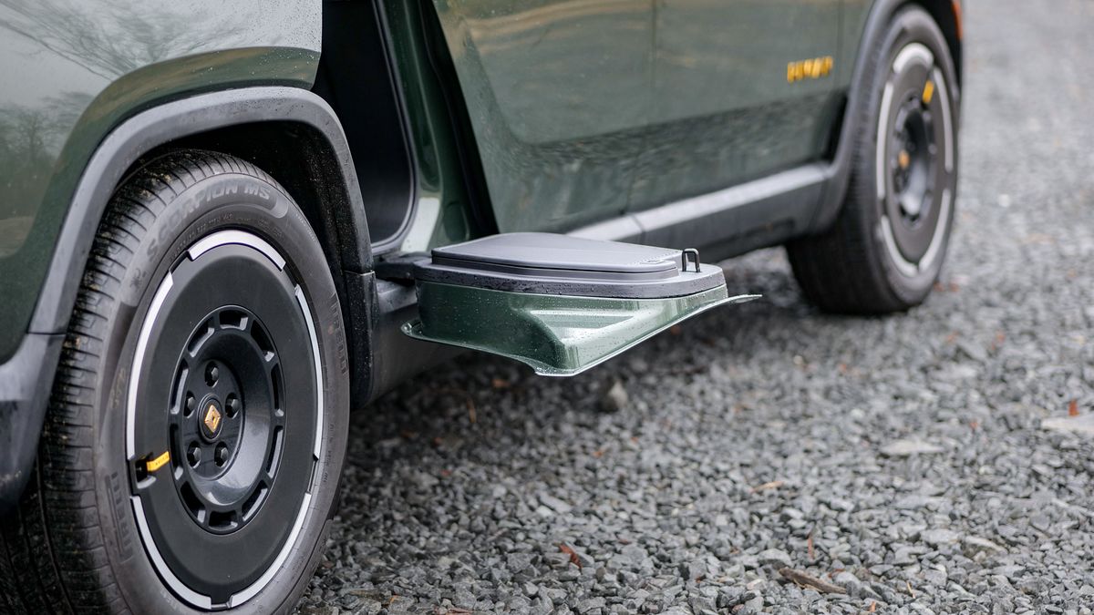2025 Rivian R1T Tri.