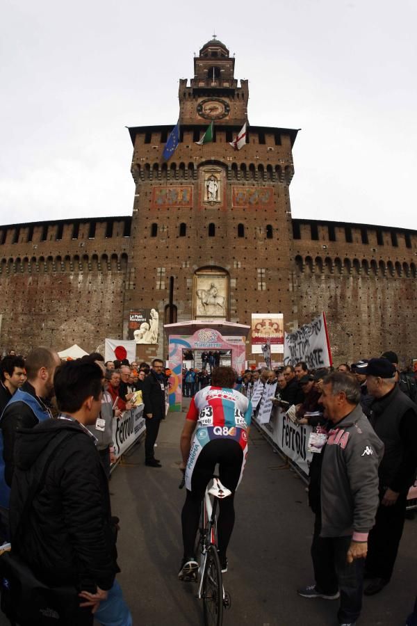 The imposing Castello Sforzesco.