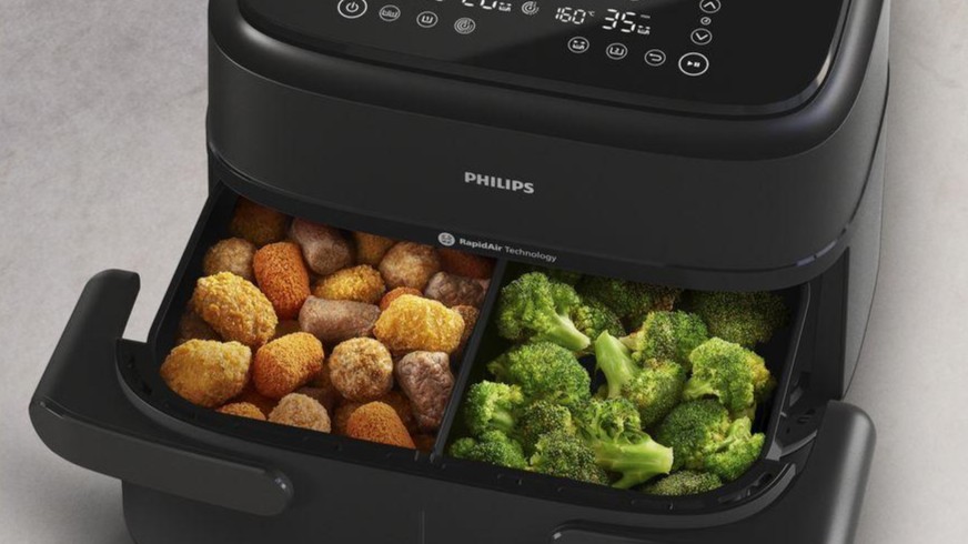 Philips 1000 Series Dual Basket Airfryer with nuggets and broccoli inside