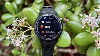 A close-up of the Run start activity screen on the COROS PACE Pro.