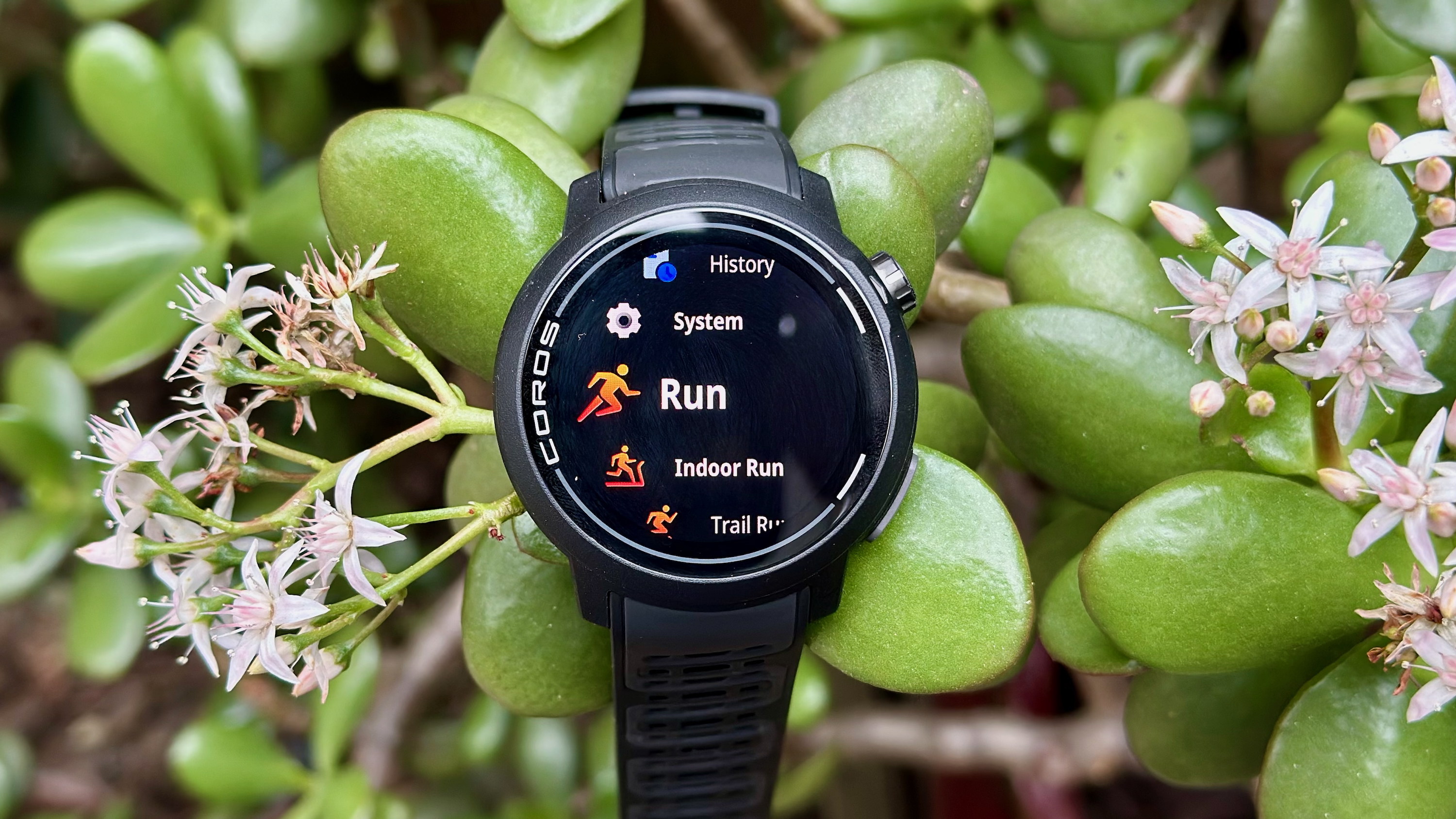 A close-up of the Run start activity screen on the COROS PACE Pro.