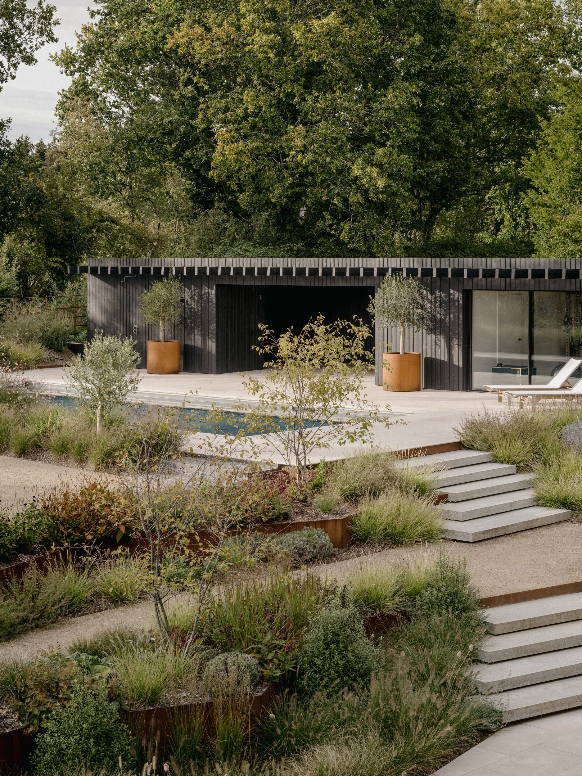 TE Residence, UK, by Dedraft