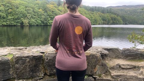 Hiker from the back wearing Columbia Women&#039;s Sloan Ridge Graphic Long Sleeve Technical T-Shirt