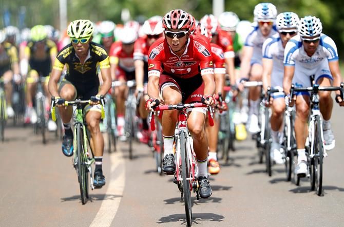 The main field during the relatively short 85km stage 1