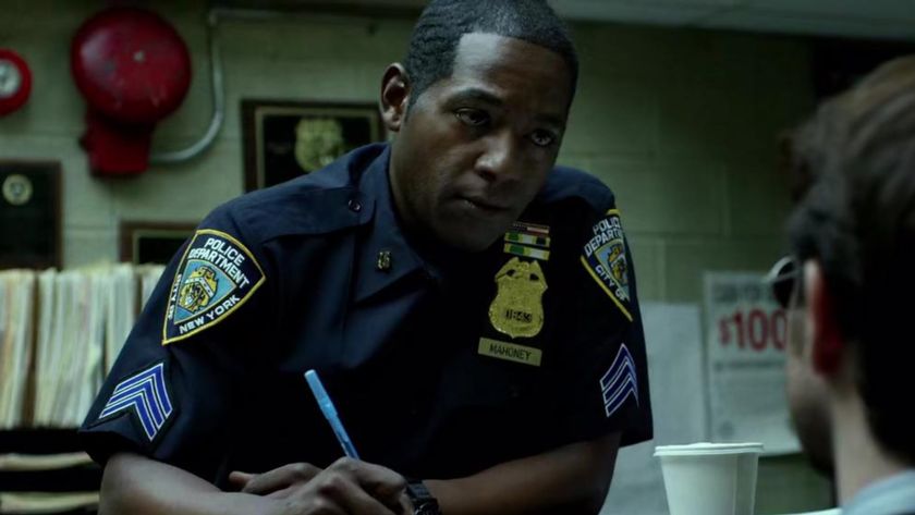 Royce Johnson as Mahoney talking to Matt Murdock (Charlie Cox) in Daredevil
