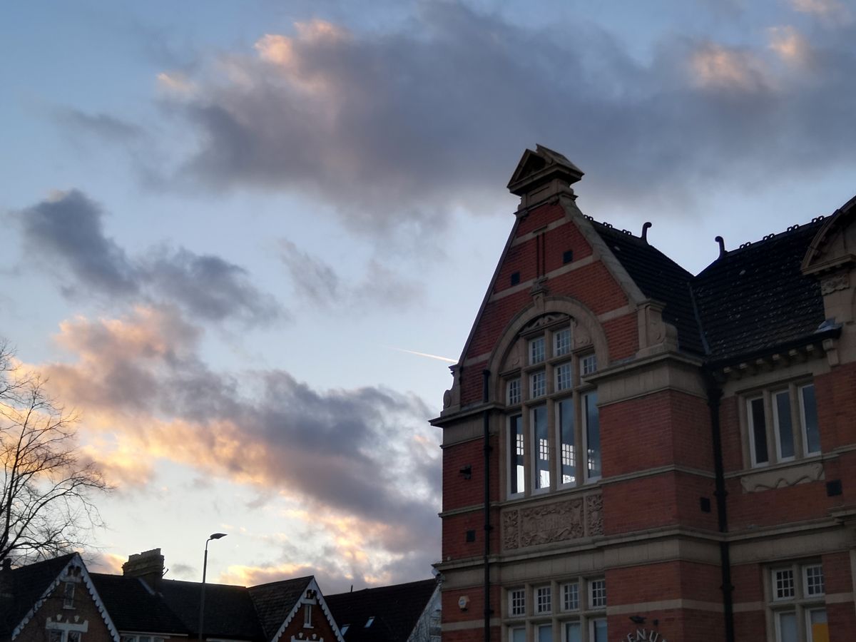 Here&rsquo;s the same scene again using the HDR mode and &ldquo;manual&rdquo; zooming. If you want to bring out the building as well as the sky, this shot is better than the 2x zoom mode one.