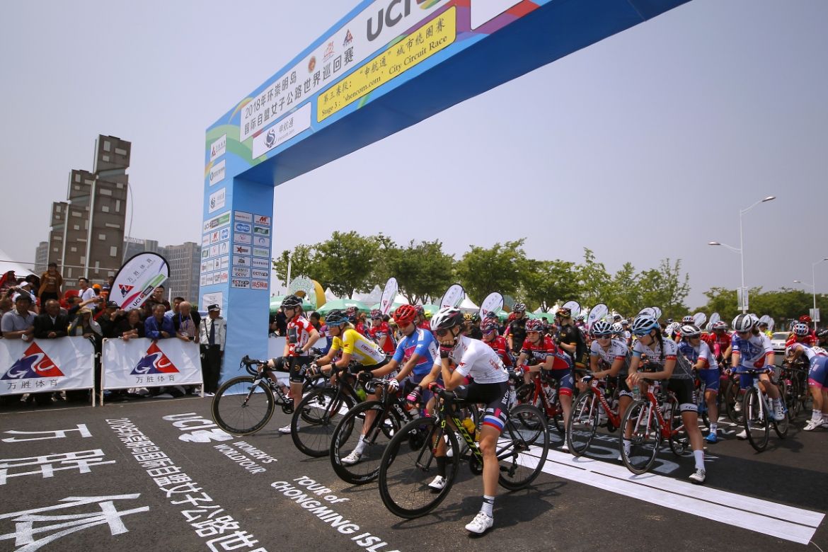 The riders wait for the start of stage 3